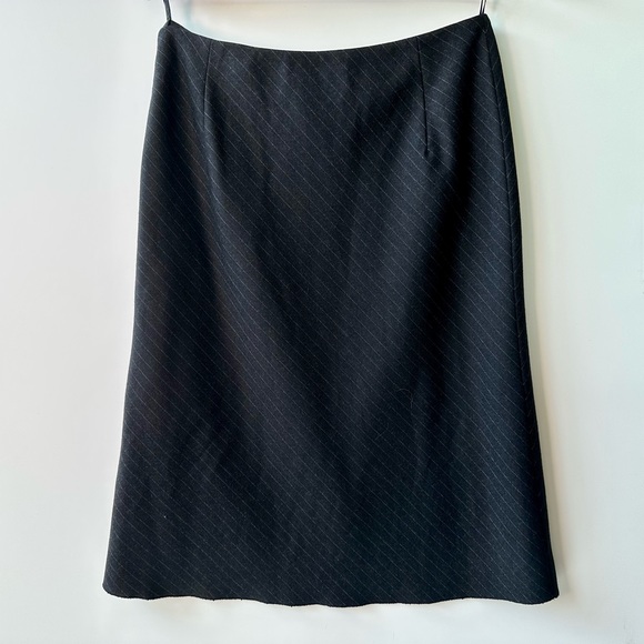 AKRIS A-Line Pinstripe Navy Wool Skirt, Like New, size 6 - Picture 3 of 7